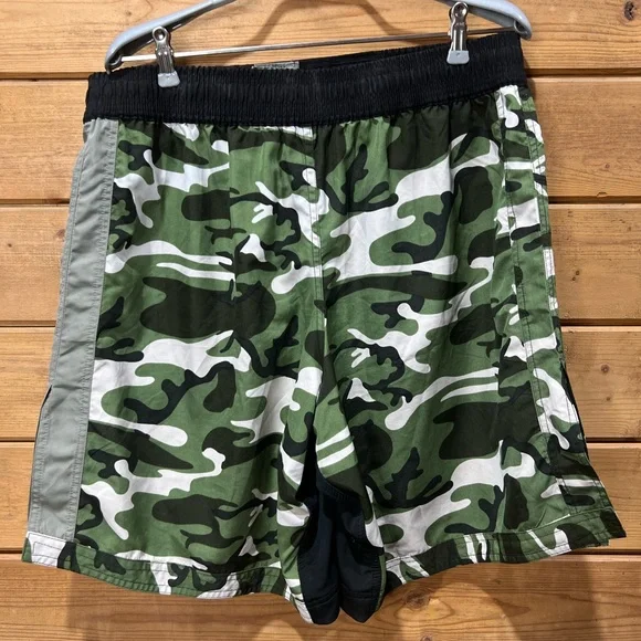 TITLE MMA Camo Fight Shorts XL Green Black White EUC - Picture 2 of 7